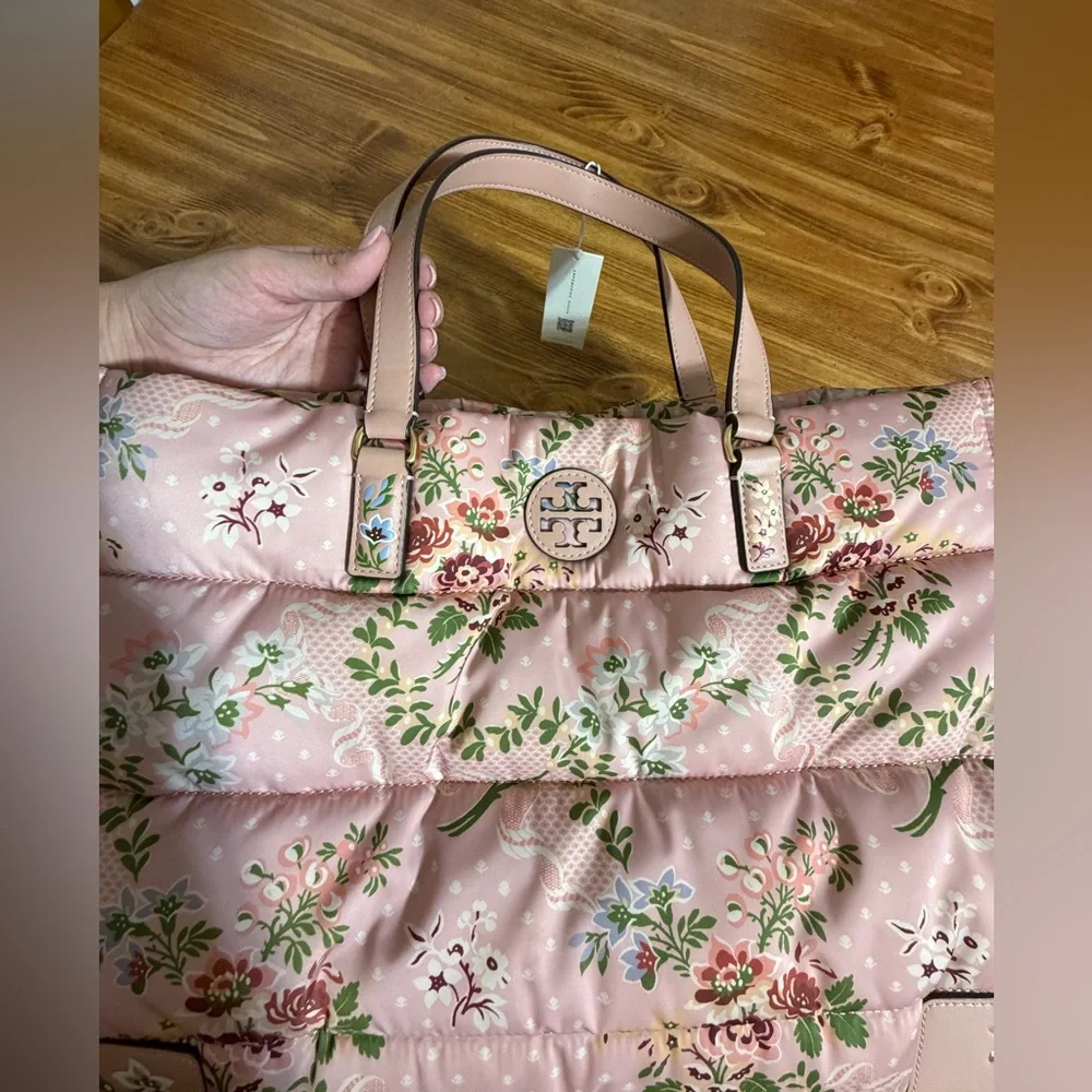 Tory Burch Ella Nylon Quilted Tote PINK SUGAR BERRY
FLORAL - Picture 14 of 15